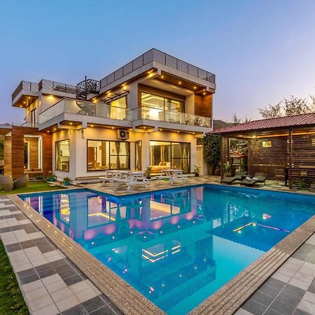 Stayvista'S Bella Dream - Mountain-View With Outdoor Pool, Lawn Featuring A Gazebo & Indoor Games 烏代浦 外观 照片