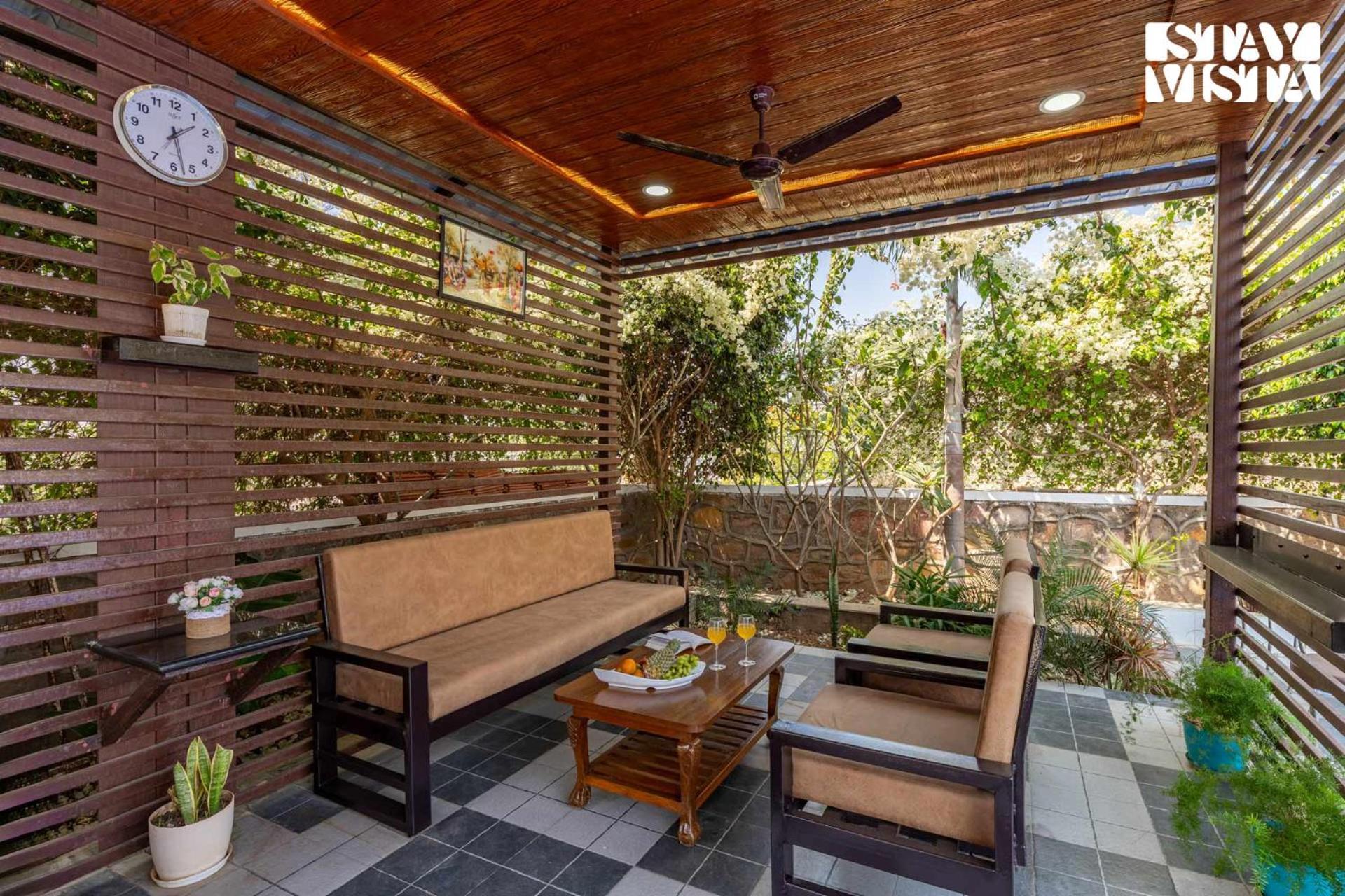 Stayvista'S Bella Dream - Mountain-View With Outdoor Pool, Lawn Featuring A Gazebo & Indoor Games 烏代浦 外观 照片