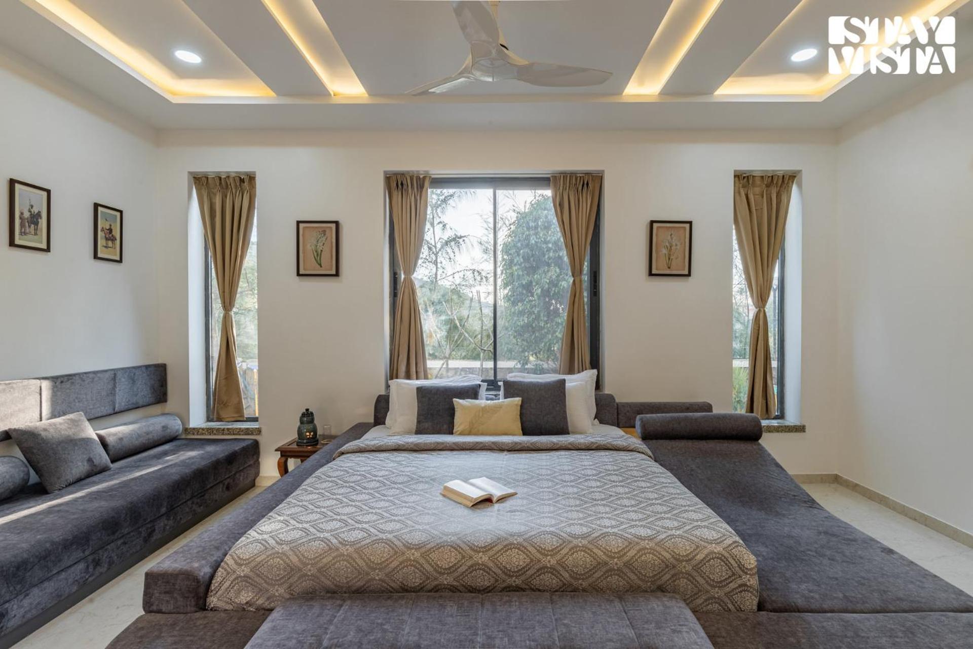 Stayvista'S Bella Dream - Mountain-View With Outdoor Pool, Lawn Featuring A Gazebo & Indoor Games 烏代浦 外观 照片