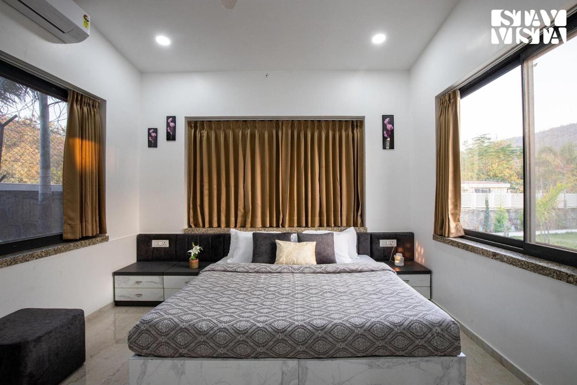 Stayvista'S Bella Dream - Mountain-View With Outdoor Pool, Lawn Featuring A Gazebo & Indoor Games 烏代浦 外观 照片