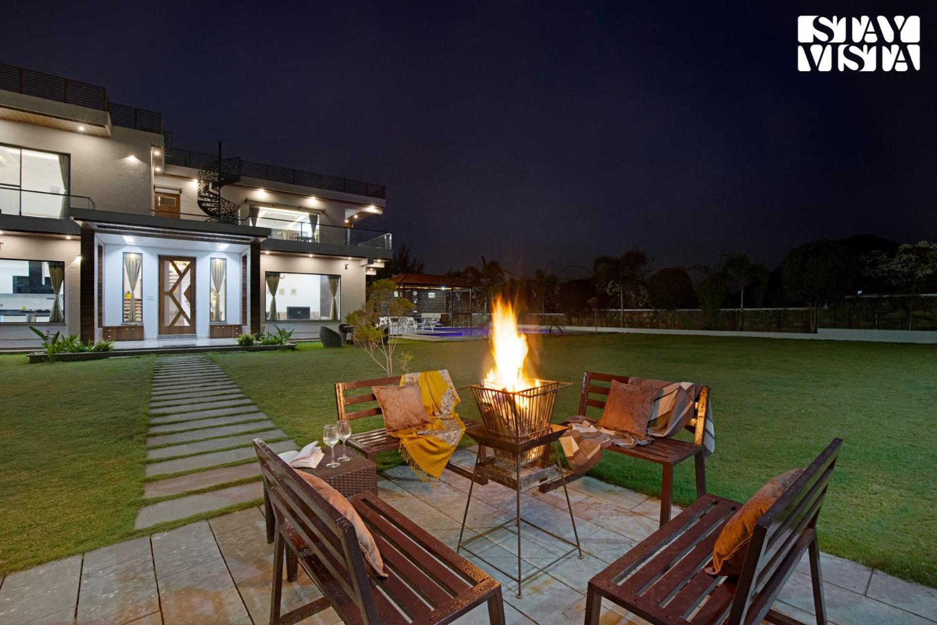 Stayvista'S Bella Dream - Mountain-View With Outdoor Pool, Lawn Featuring A Gazebo & Indoor Games 烏代浦 外观 照片