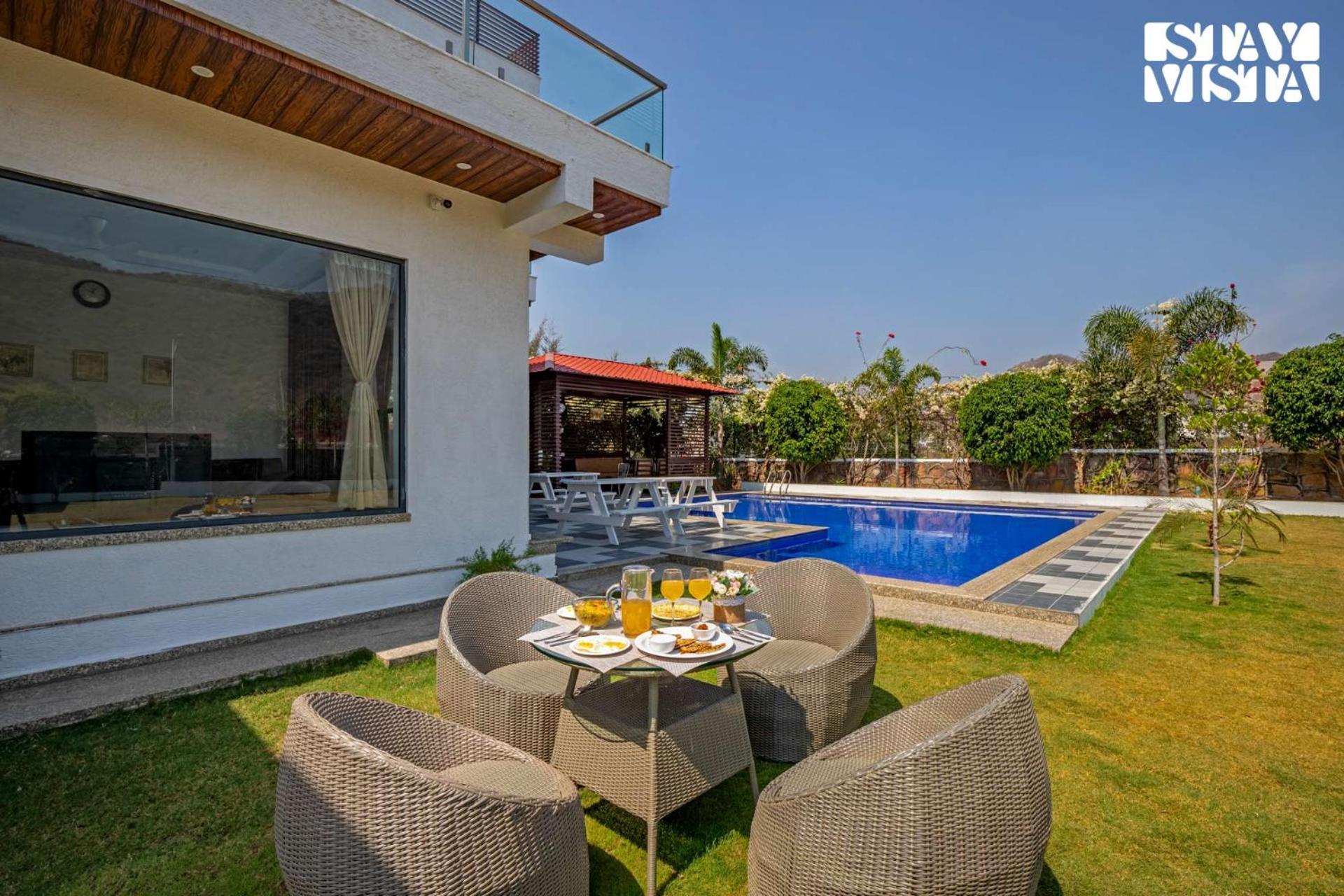 Stayvista'S Bella Dream - Mountain-View With Outdoor Pool, Lawn Featuring A Gazebo & Indoor Games 烏代浦 外观 照片