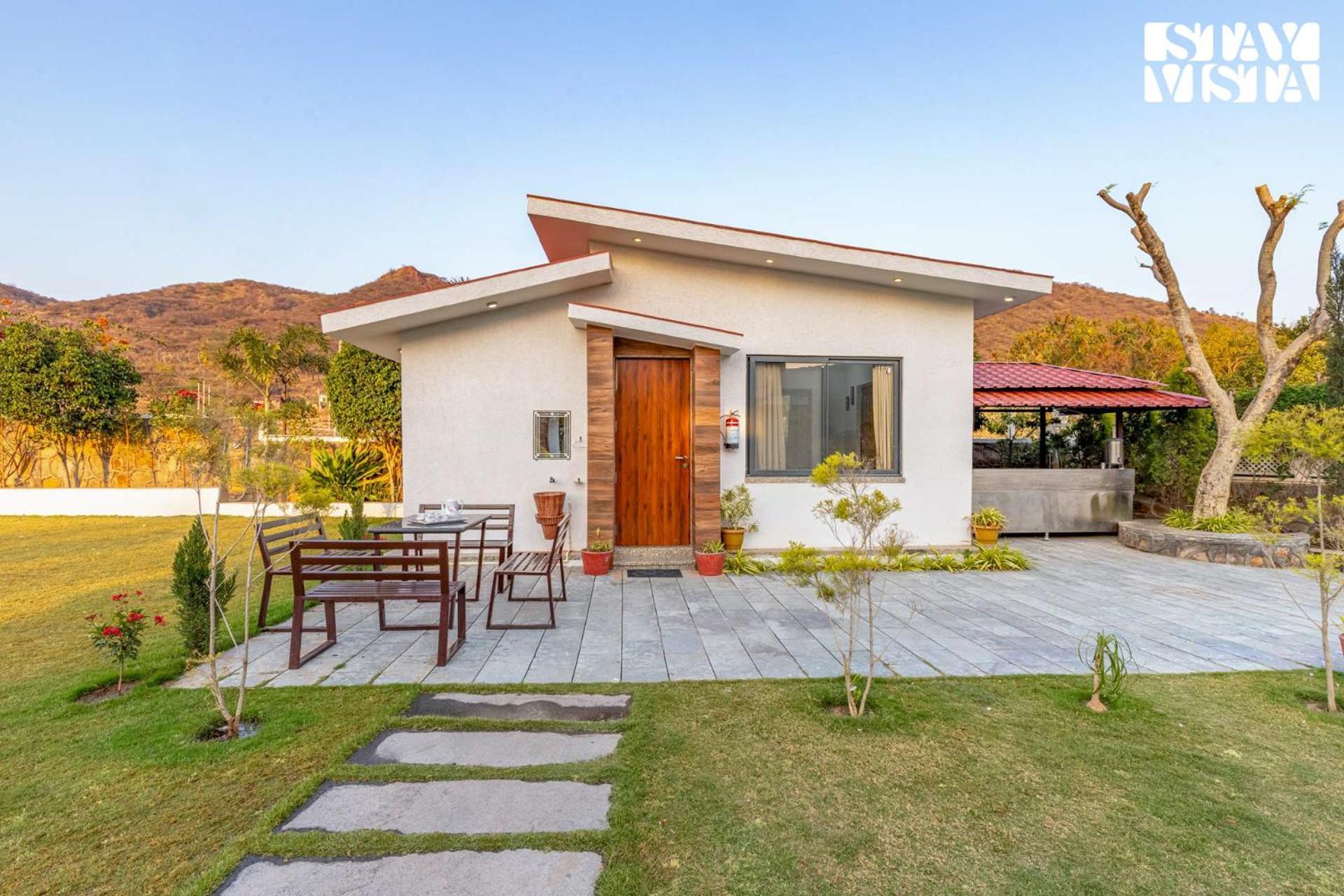 Stayvista'S Bella Dream - Mountain-View With Outdoor Pool, Lawn Featuring A Gazebo & Indoor Games 烏代浦 外观 照片